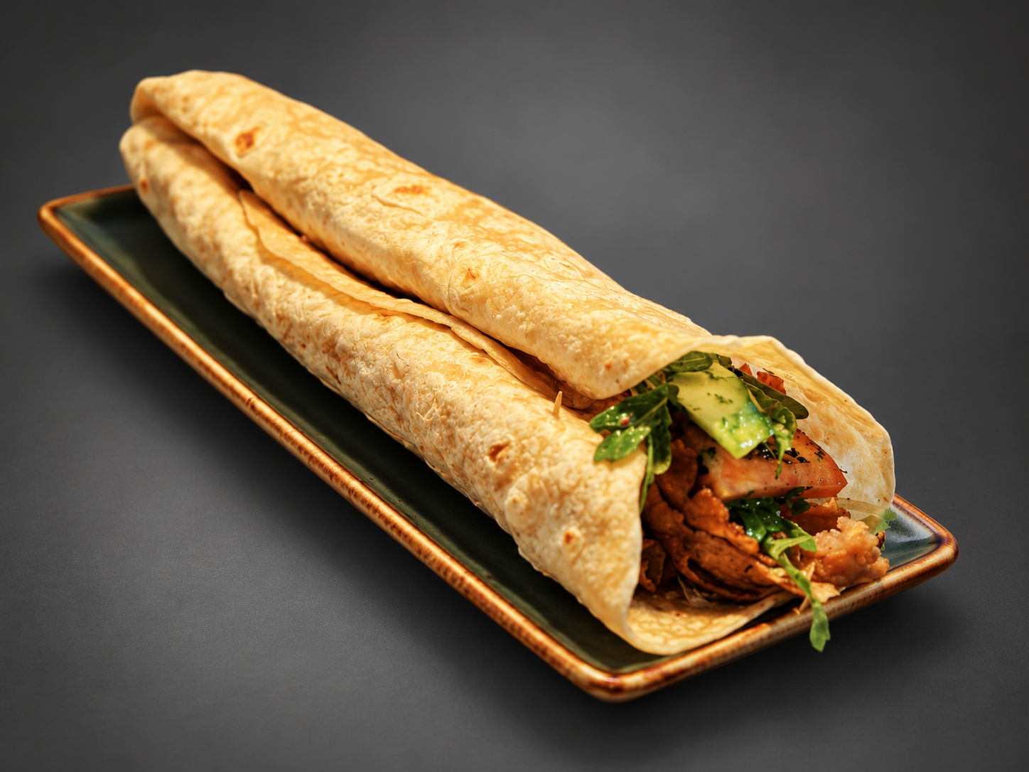 Dürüm von Kebabas auf neutralem Studiohintergrund